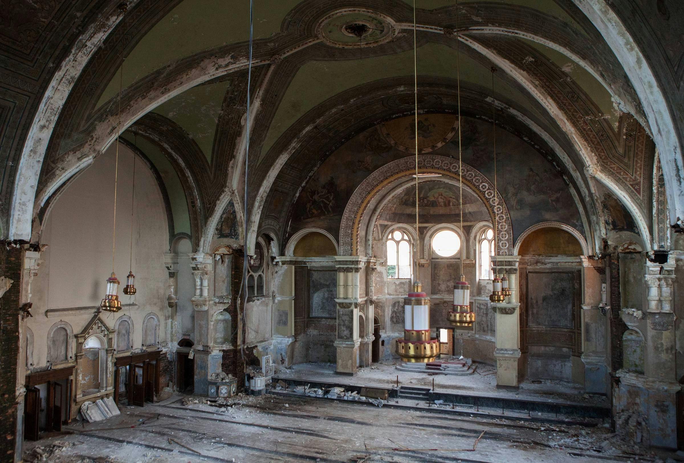 An image of the now-demolished Roman Catholic Church of St. Laurence on Chicago's South Side. The image is taken from the inside of the building looking out